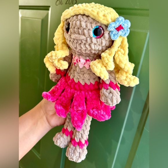 Hula girl handmade crochet doll š©·š - Picture 3 of 3